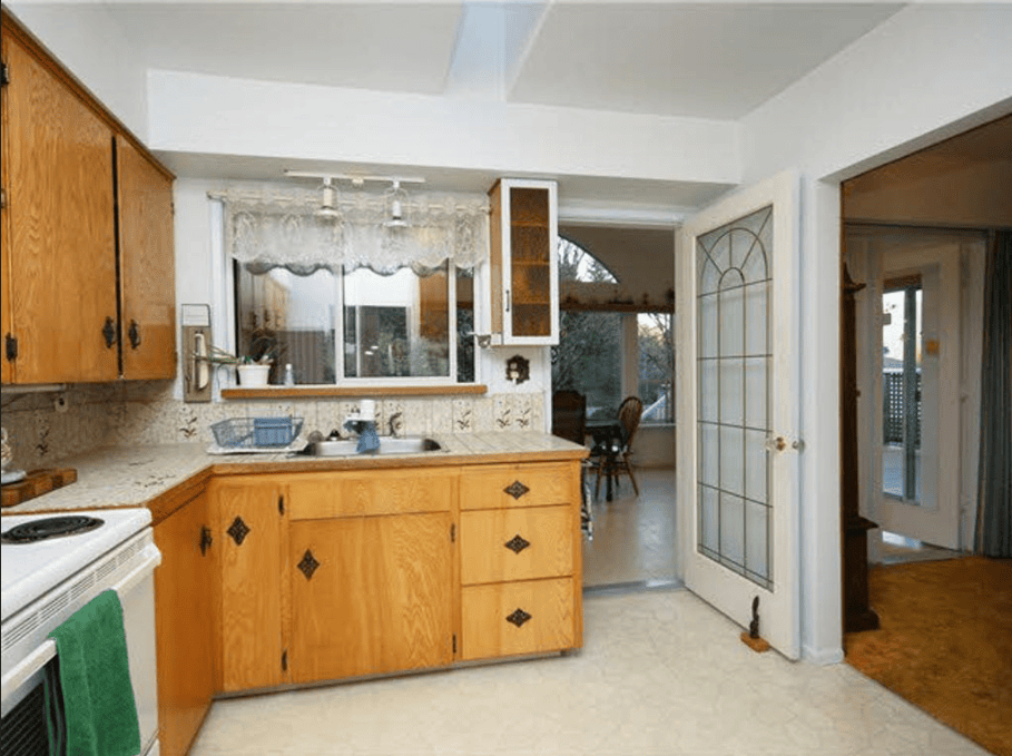 Brightwater kitchen before renovation
