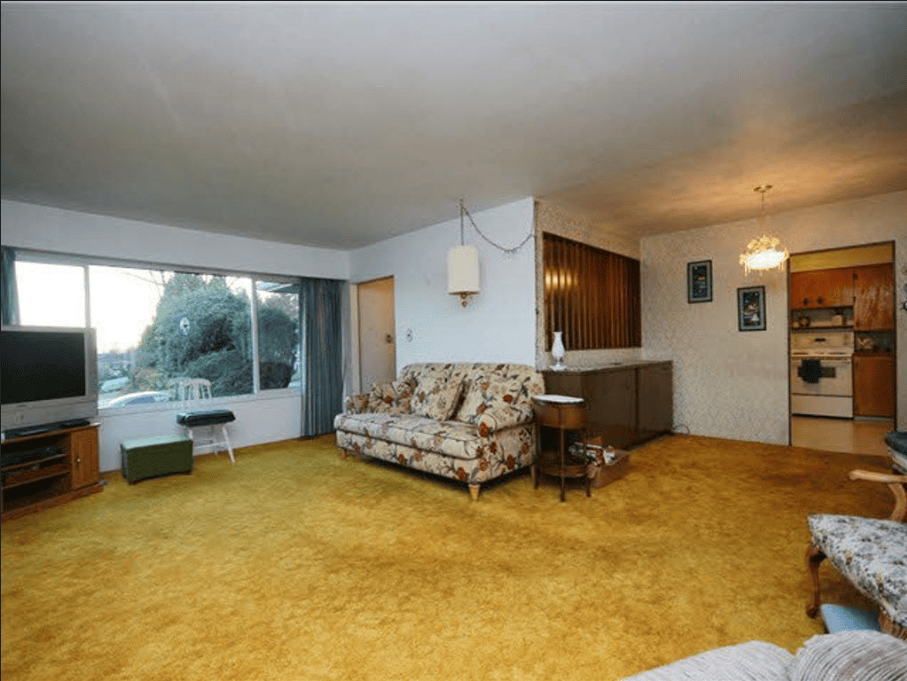 Brightwater living room before home renovation